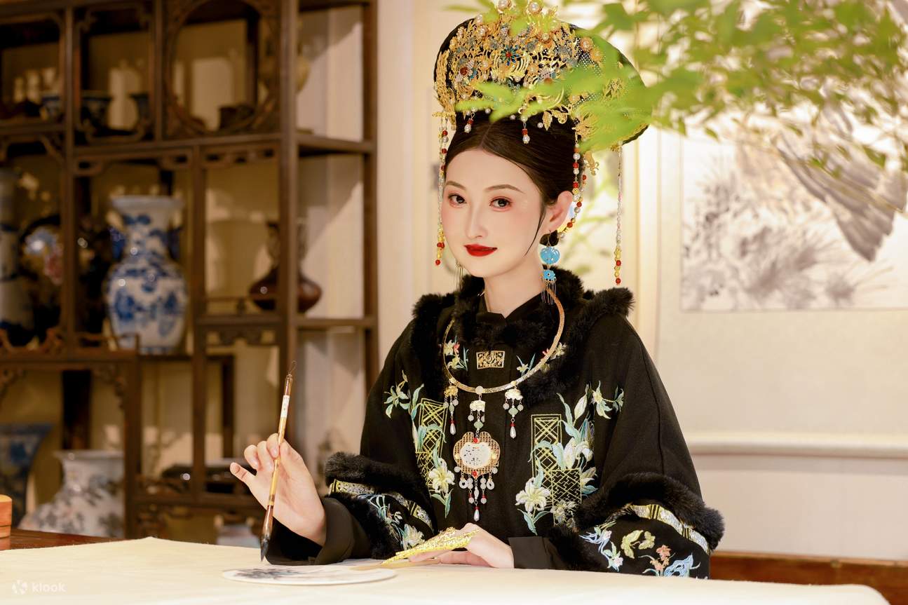 Trajes de la dinastía Qing y antiguo té de la tarde, fotografía exclusiva de escenas interiores y experiencia de caligrafía - Eatwith