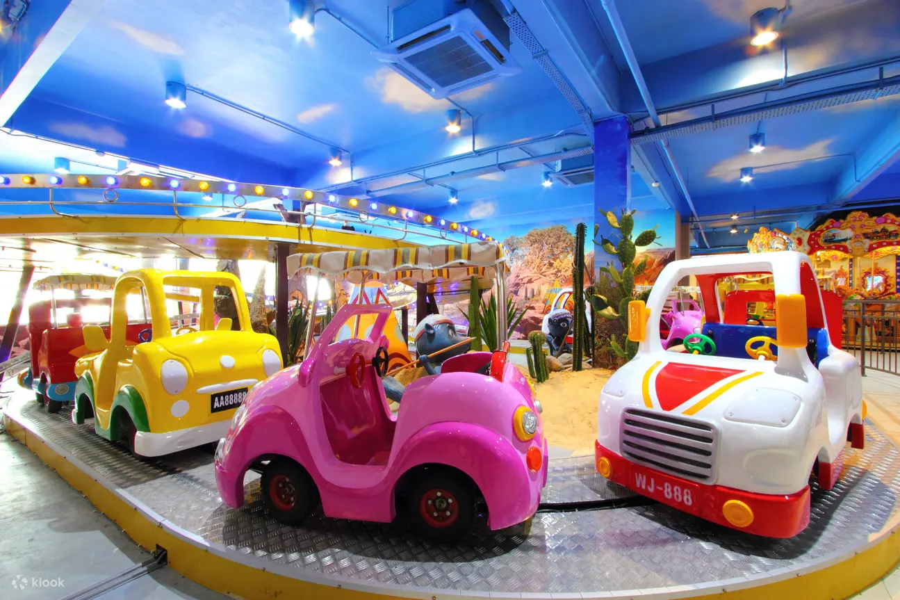 Multiple mini cars for children