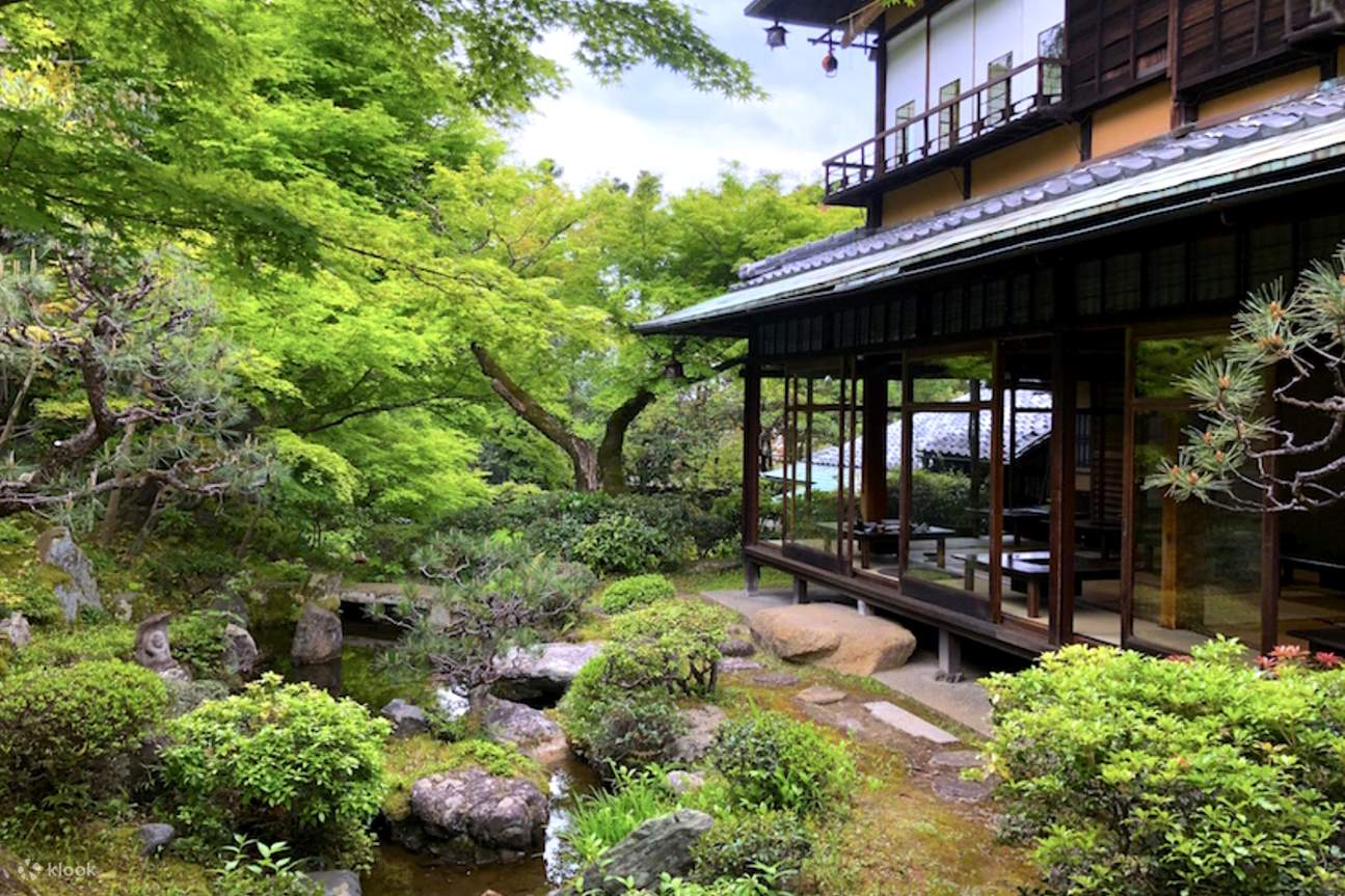Higashiyama Traditional Japanese tofu cuisine Souhonke Yudofu Okutan Kiyomizu in Kyoto