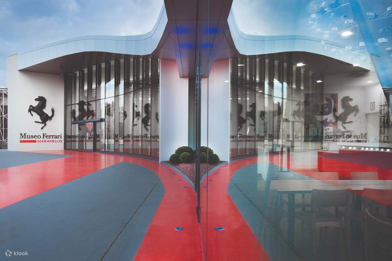 フェラーリ公認 マラネロのフェラーリ博物館のショップで購入 超特大テディベア マラネロ博物館とモデナ フェラーリ博物館のコンボ チケット | Klook