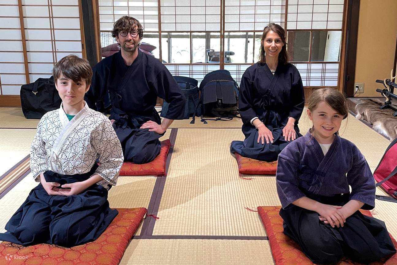 Kendo- und Samurai-Erlebnis mit Uniform und Ausrüstung