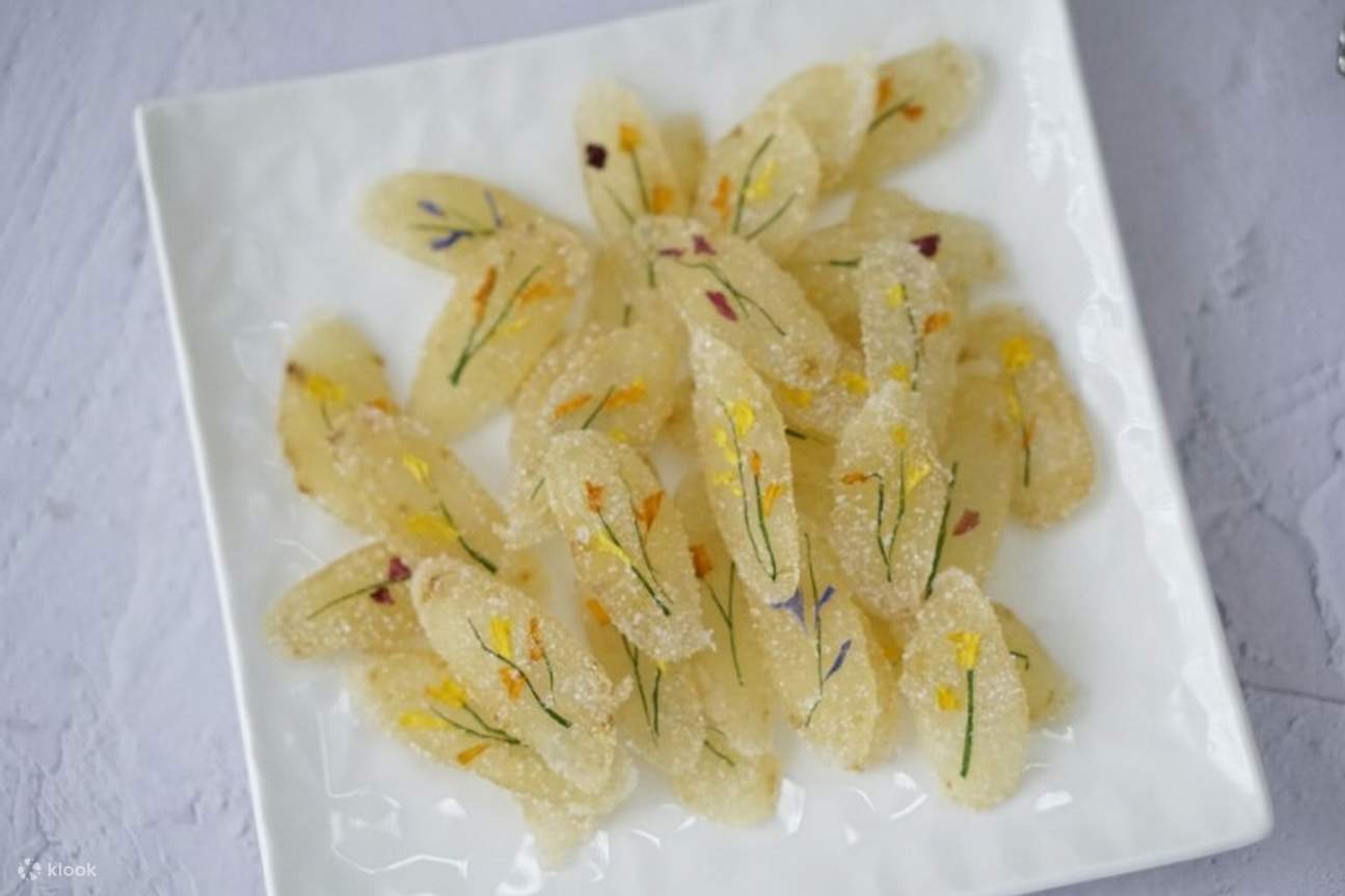 Lớp học nấu ăn Hàn Quốc: Thạch nhân sâm trang trí hoa