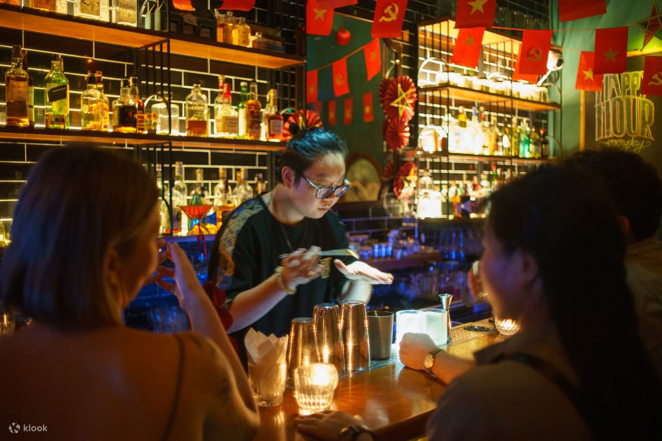 Pengalaman Koktel Rahsia di Hanoi