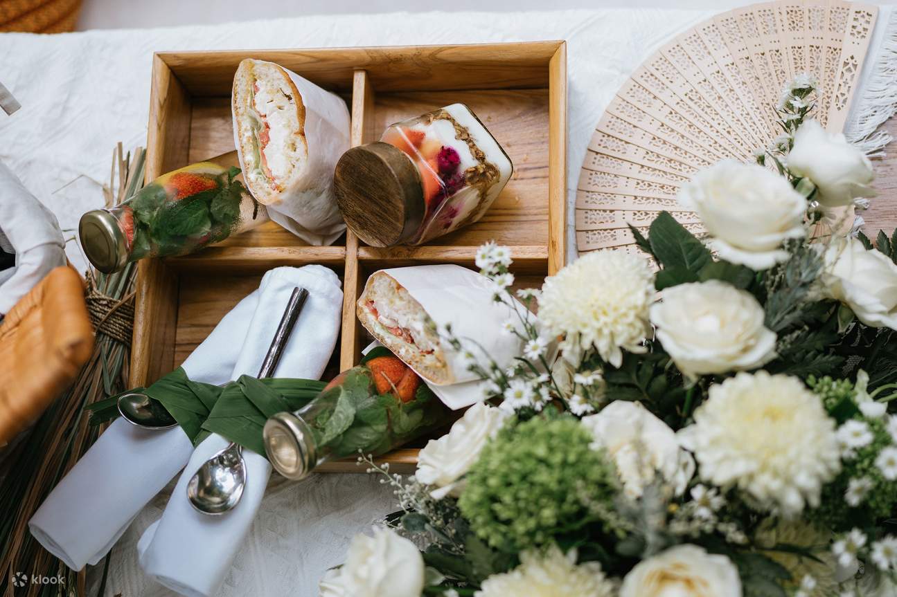 Picnic menu - Romantic Picnic on the Boat