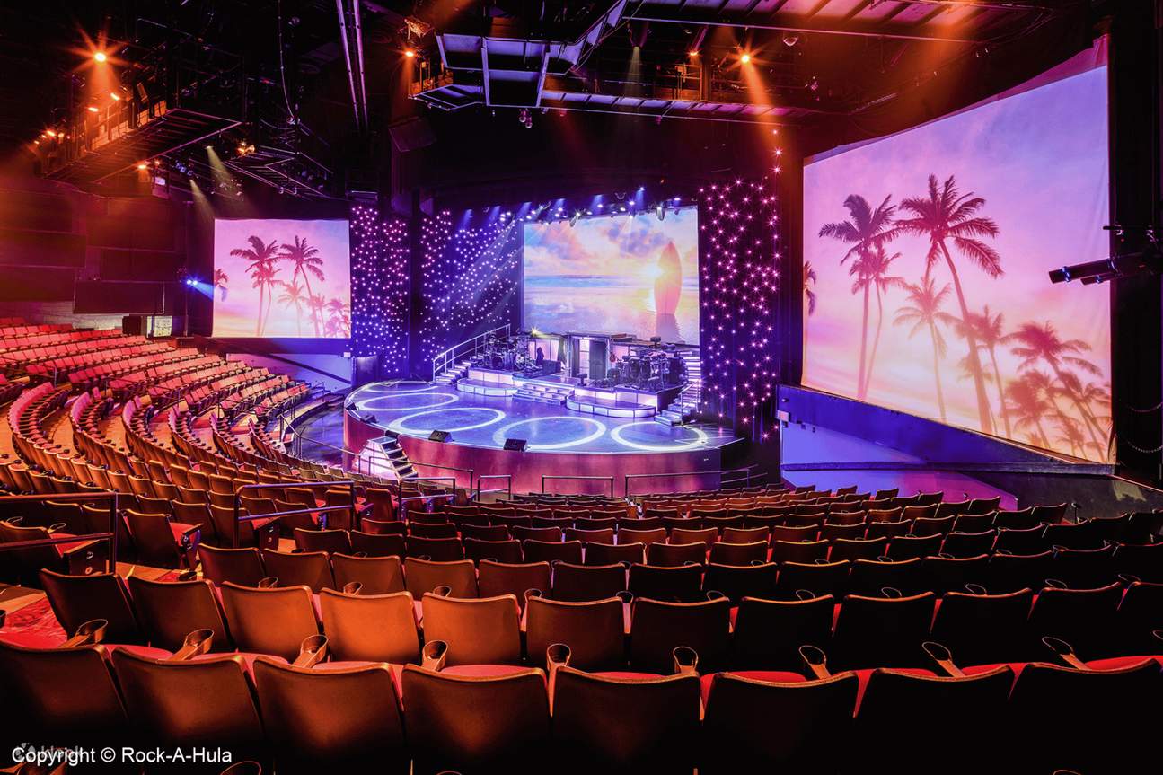 Au théâtre de 750 places, offrant une expérience culturelle immersive de spectacles dynamiques.