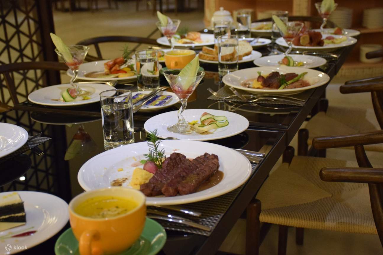 Hidangan musiman yang tersedia dapat berbeda-beda, gambar hanya untuk referensi