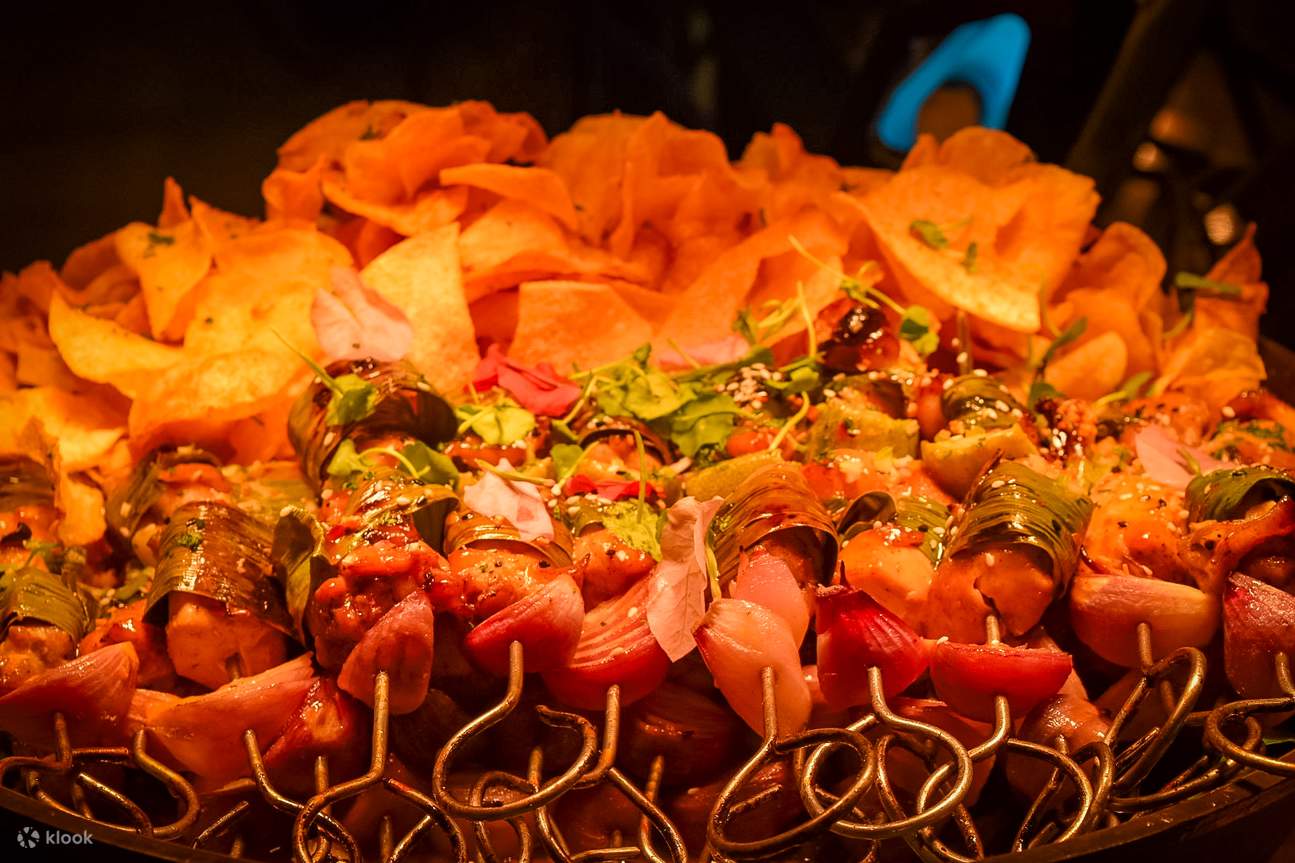 Nikmati lidi berperisa dan kerepek rangup di bufet makan tengah hari Ahad