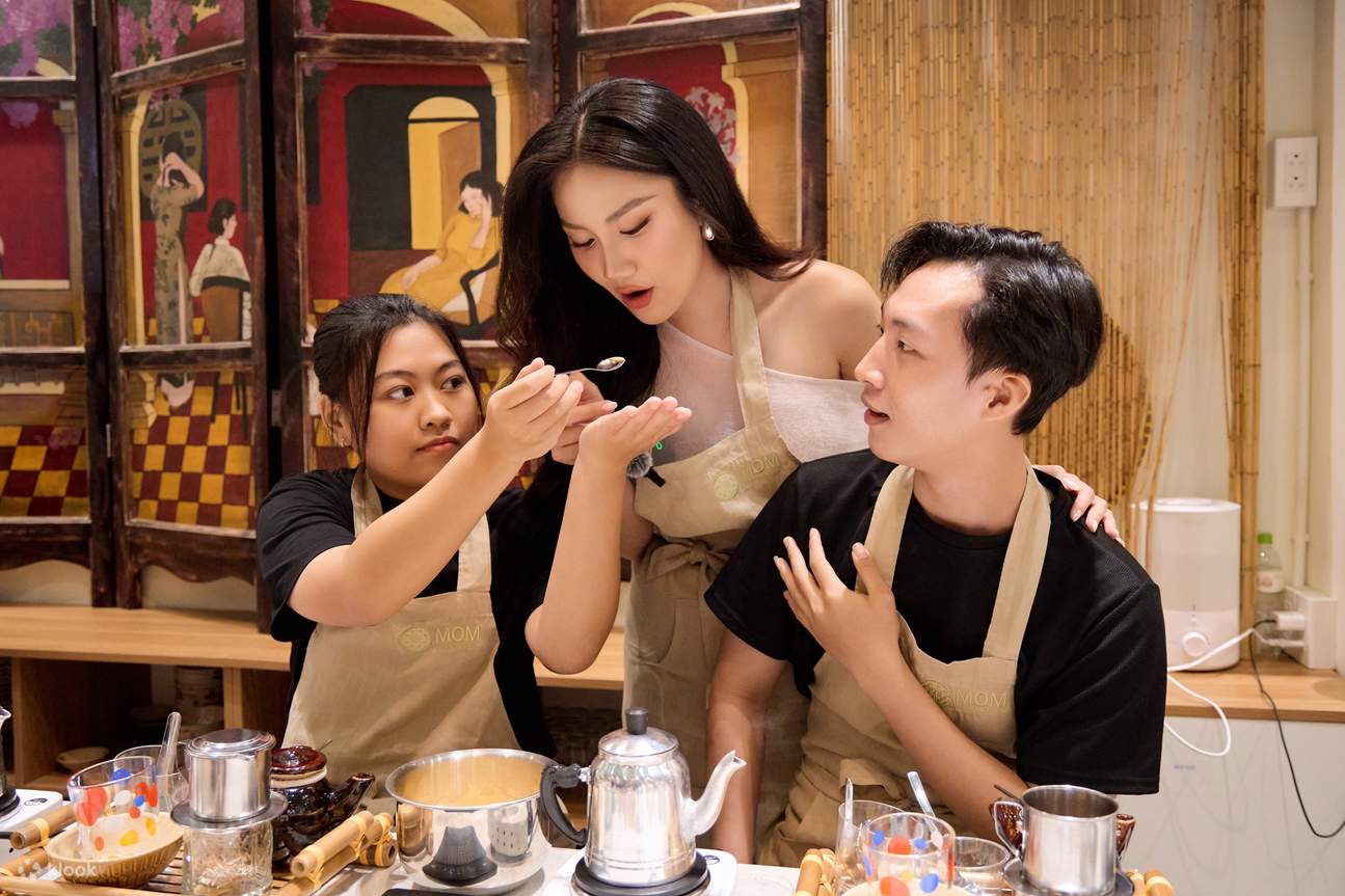 Mencicipi rasa bersama teman — karena kopi paling nikmat dinikmati bersama