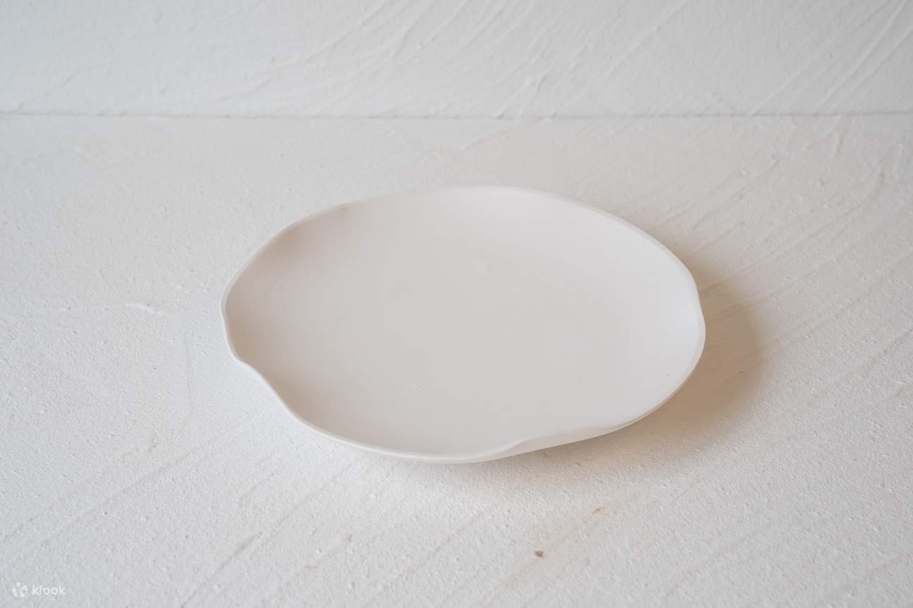 Workshop Melukis Keramik di Singapura