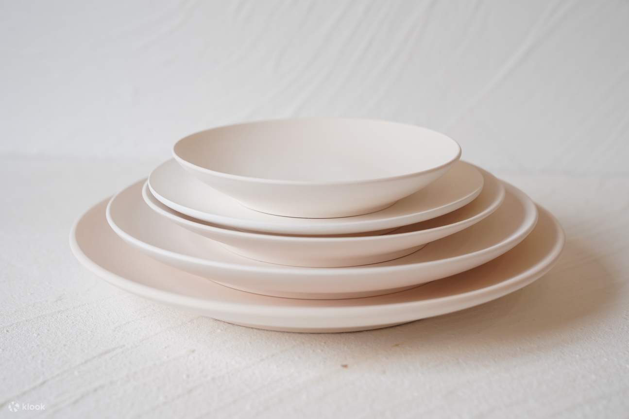 Workshop Melukis Keramik di Singapura