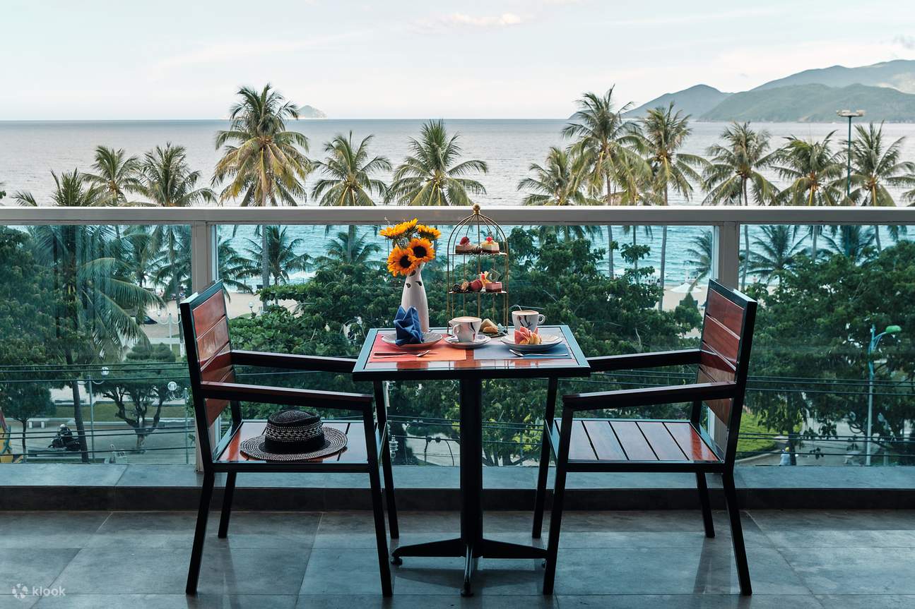 Afternoon High Tea Klasik di Novotel Nha Trang