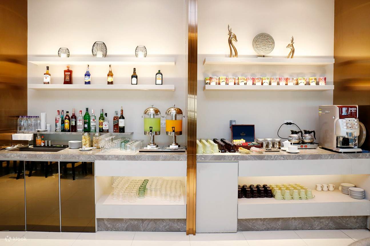 зал ожидания аэропорта суварнабхуми, зал чуда, транзит, CIQ, трансфер, отдых