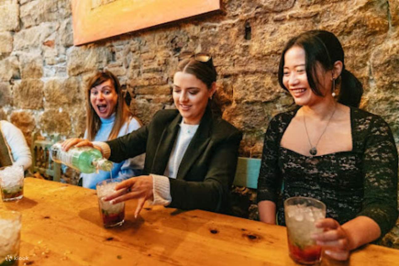 Einschenken, umrühren und lächeln! Tolle Zeiten und fantastische Cocktails mit Freunden!