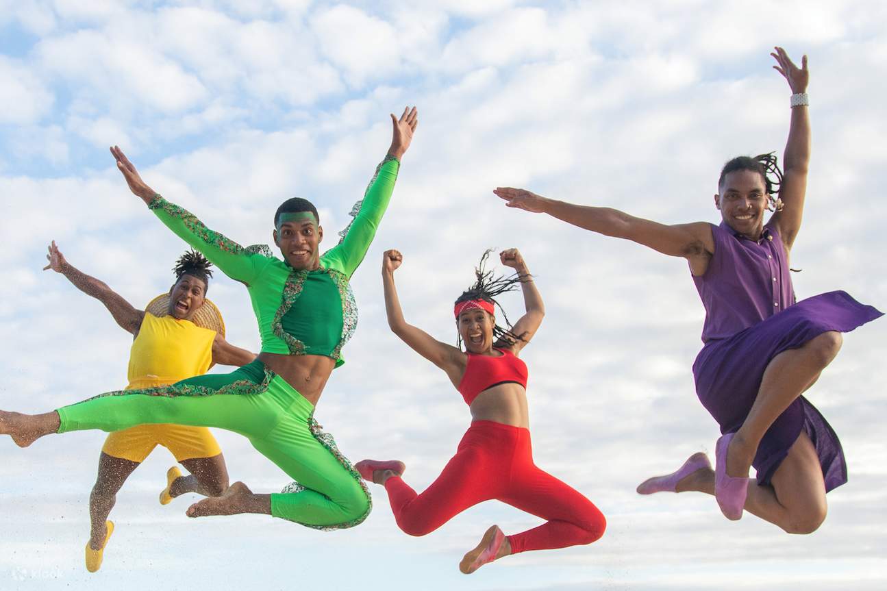 바다 옆에서 춤추는 동작