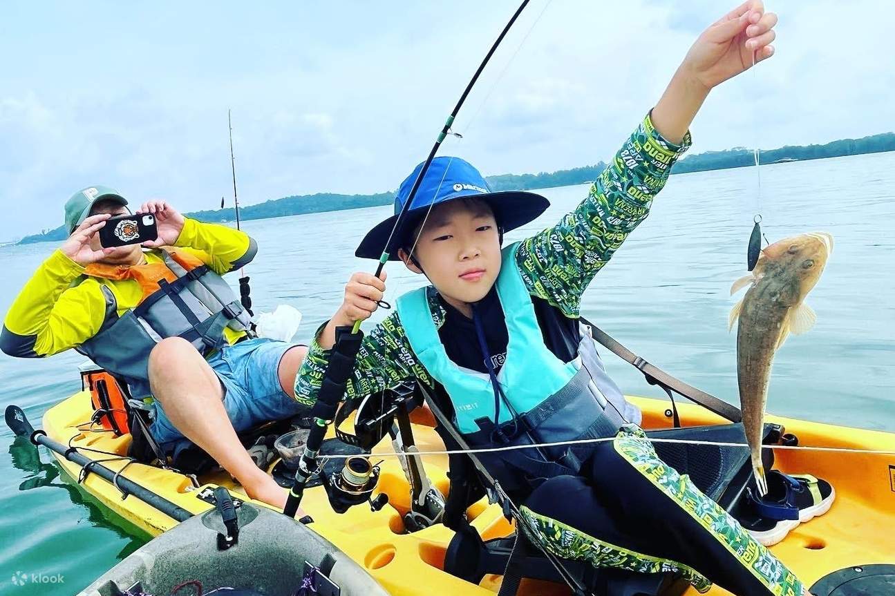 Experiencia de pesca en kayak en Singapur - Klook Estados Unidos
