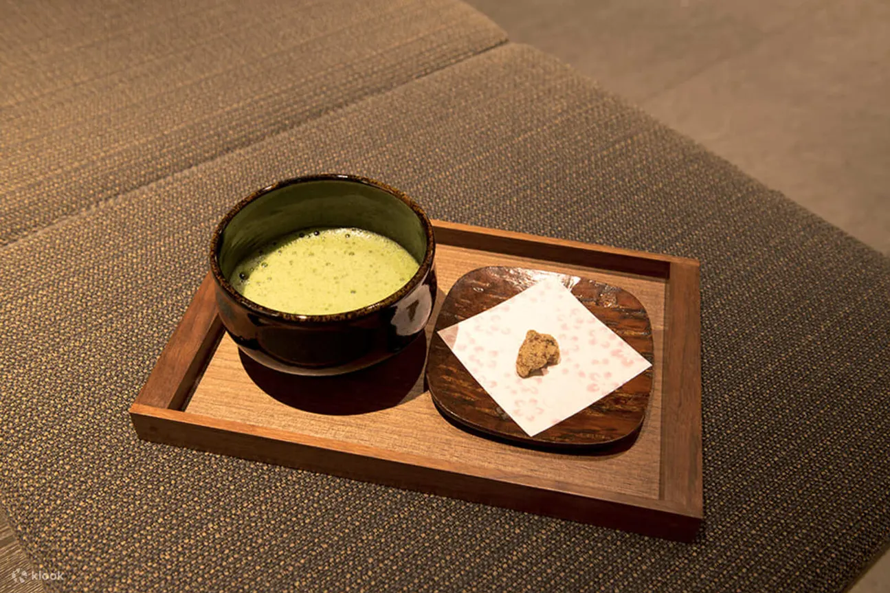 抹茶与日式茶点的贴心款待，为疗程划上温柔句点