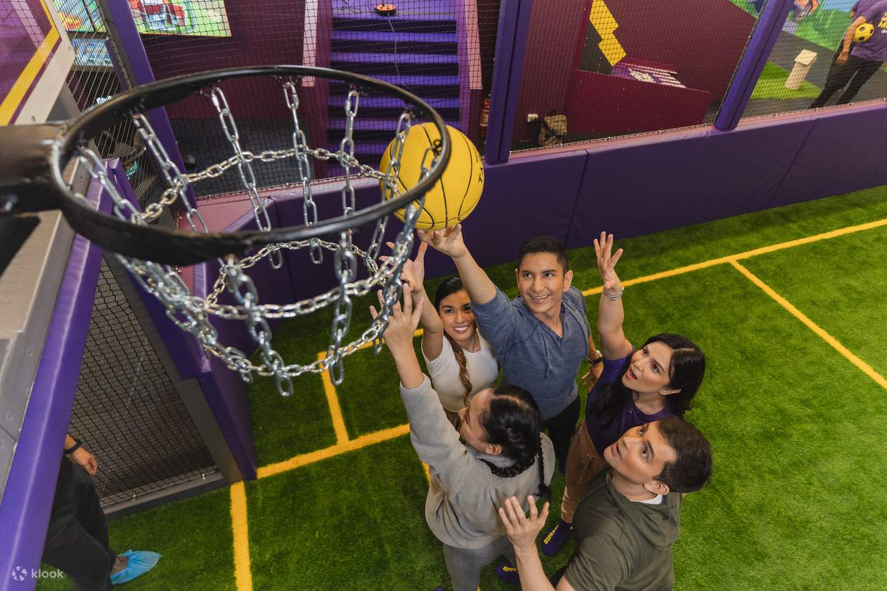 keluarga bermain bola di superpark filipina