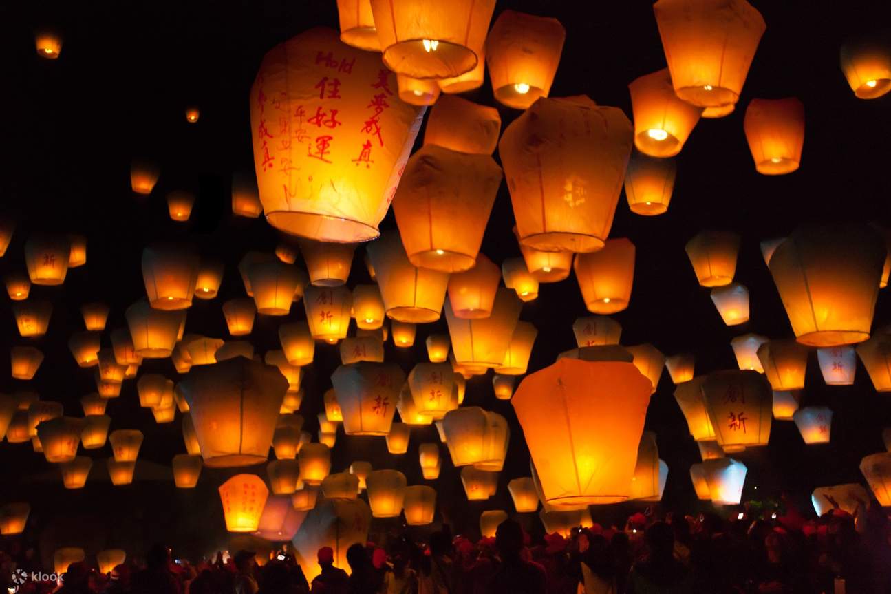 2025 Pingxi Sky Lantern Festival/Hundreds of sky lanterns