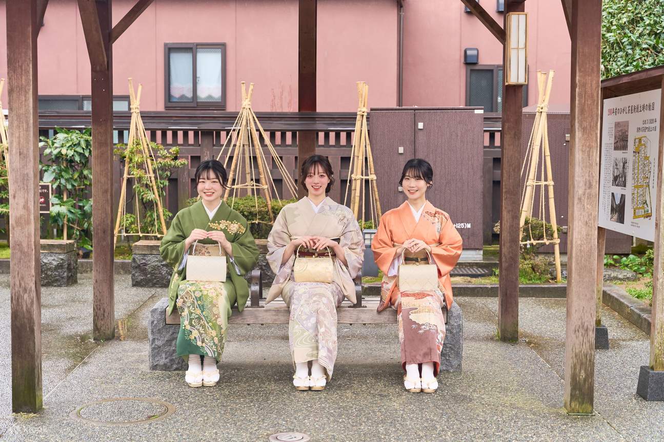 Прокат кимоно (предоставлено Kimono Rental Wargo Kanazawa Korinbo Store)