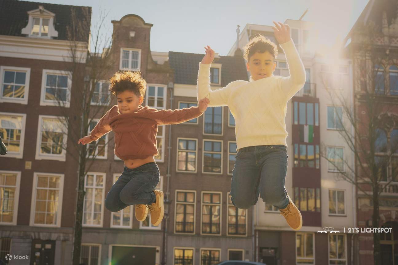 Sesi pemotretan pribadi di Amsterdam Canal: Foto yang Diedit