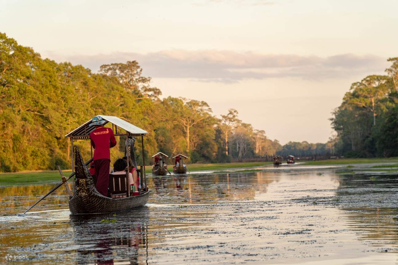 Angkor Voyage a’ Travers Angkor Twilight & Boat Vespa Adventure - Klook
