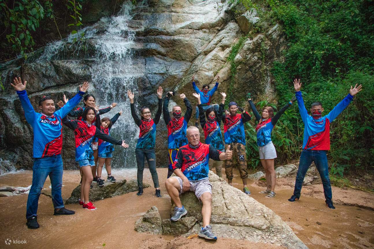 photo de groupe à la cascade