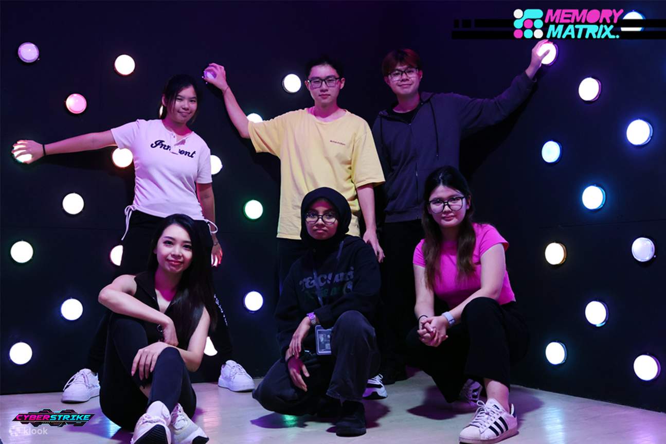 Cyberstrike's Memory Matrix : Testez votre mémoire dans ce jeu de grille de mémoire numérique.