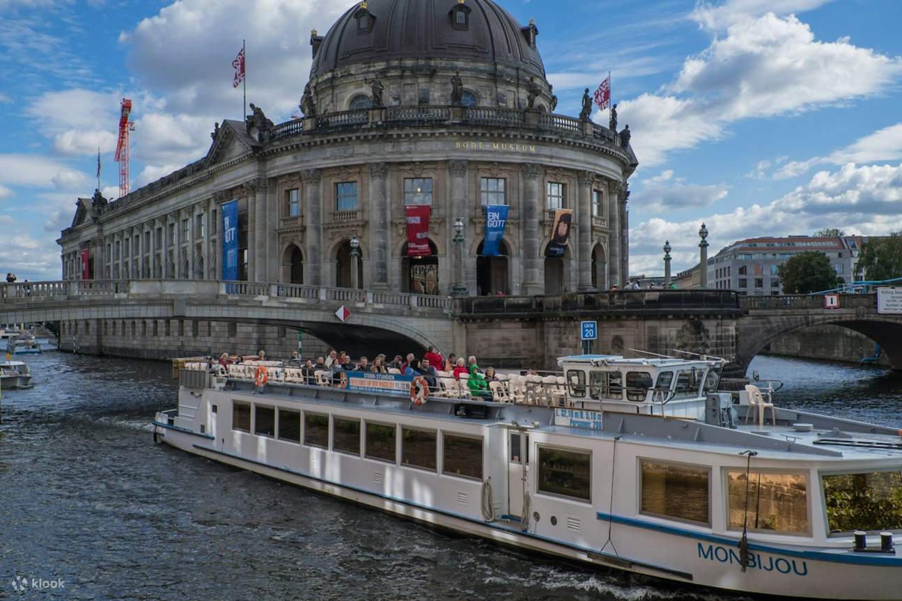乘船遊覽，途經技術博物館和內政部，捕捉柏林的歷史精髓