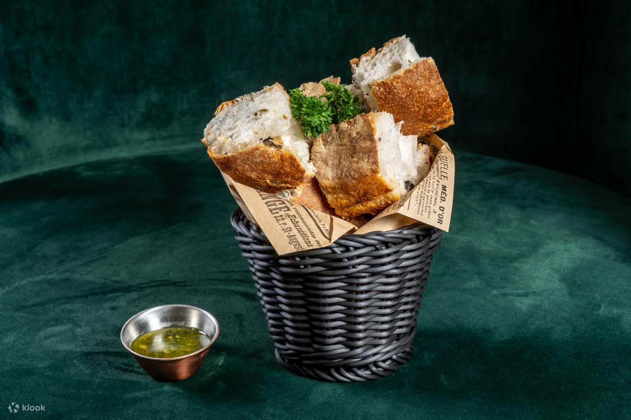 คูลลิ่งทาวเวอร์ รูฟท็อปบาร์