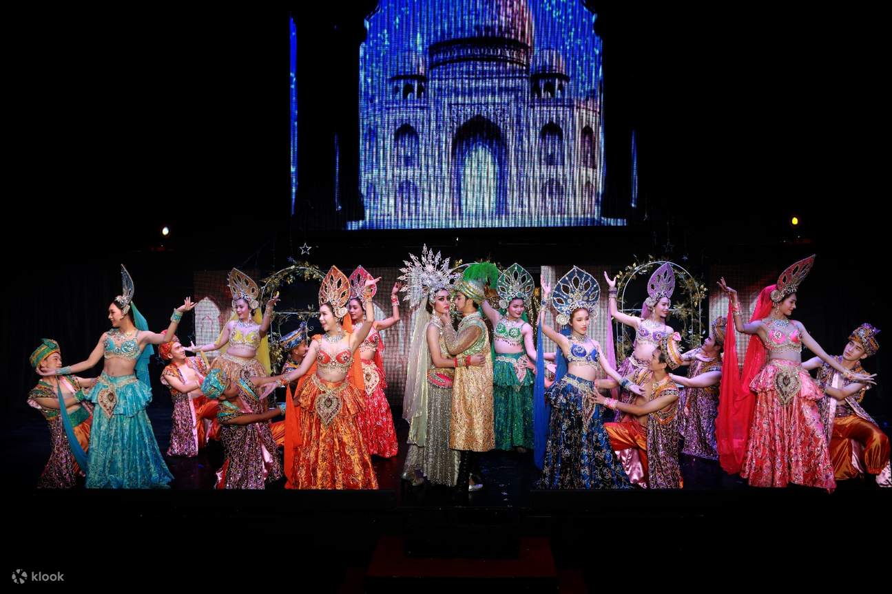 サイアム ドラゴン ショー チェンマイ ポーズのパフォーマー