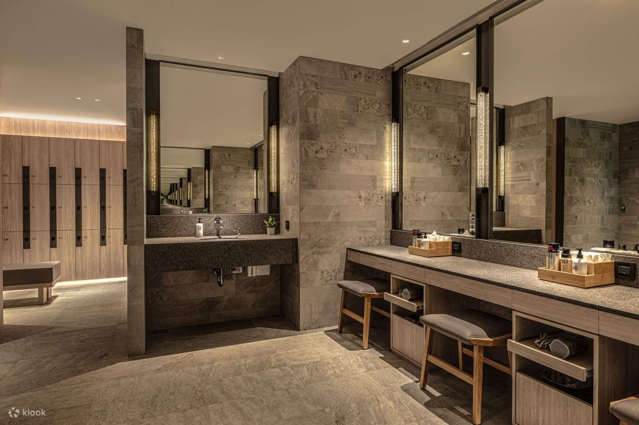 Phòng tắm nam công cộng được thiết kế theo chủ đề 