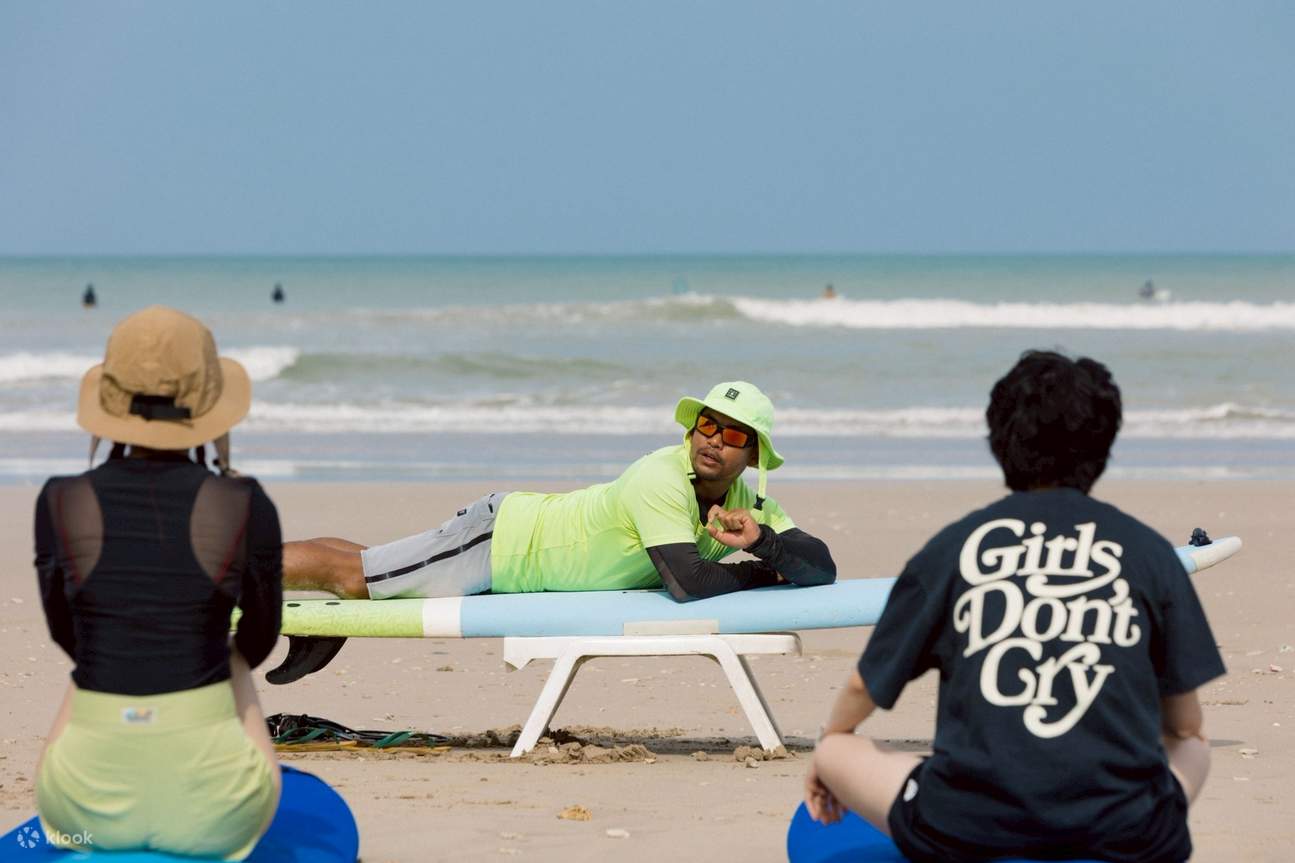カオラック、パンガーのメモリーズサーフハウスによるサーフレッスン