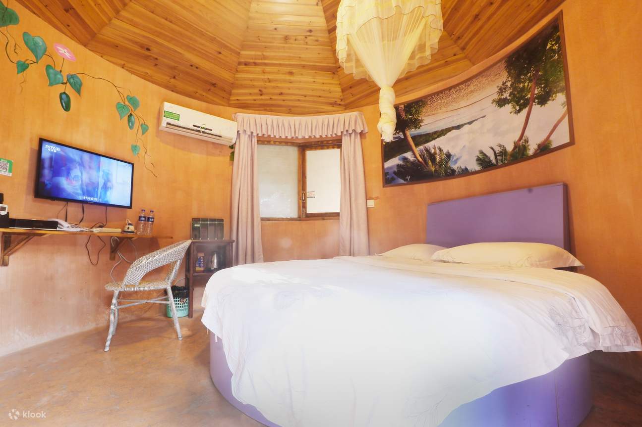 Numero totale di camere doppie nel campeggio: 23 - progettate per assomigliare ad una yurta, con un'atmosfera da campeggio