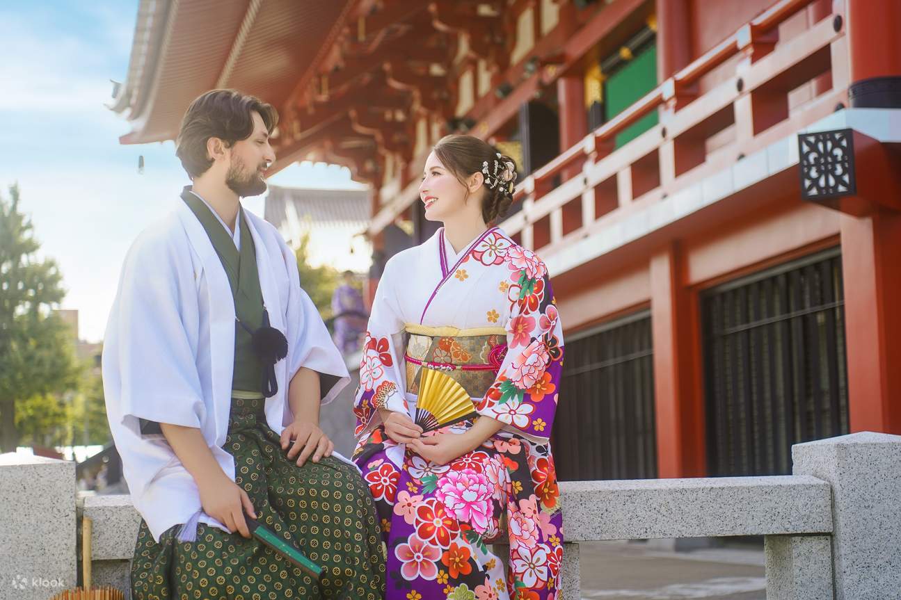 В годовщину вашей свадьбы профессиональный фотограф сделает для вас прекрасные фотографии в кимоно.