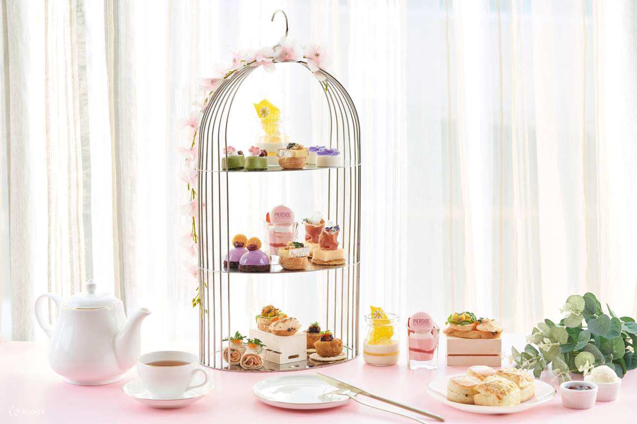 Café on the PARK in Royal Pacific Hotel