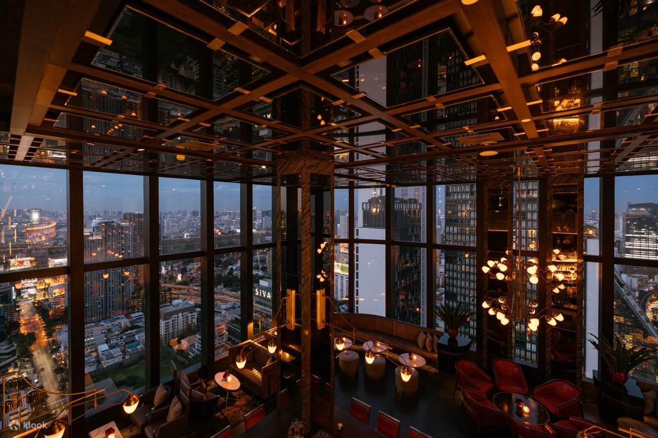 ค็อกเทลบาร์บนชั้น 35 ที่ Penthouse Bar + Grill โรงแรม Park Hyatt Bangkok