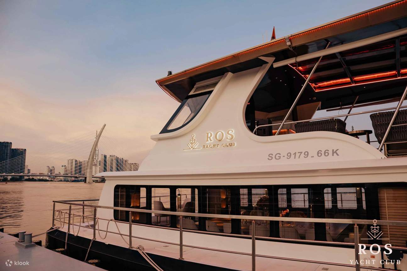 ROS Cena de Lujo en Yate y Turismo en el Río Saigón