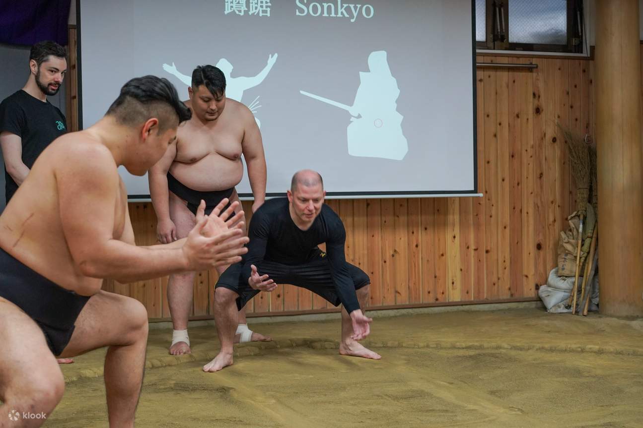 Auténtica experiencia de sumo en Tokio: Entre en el santuario