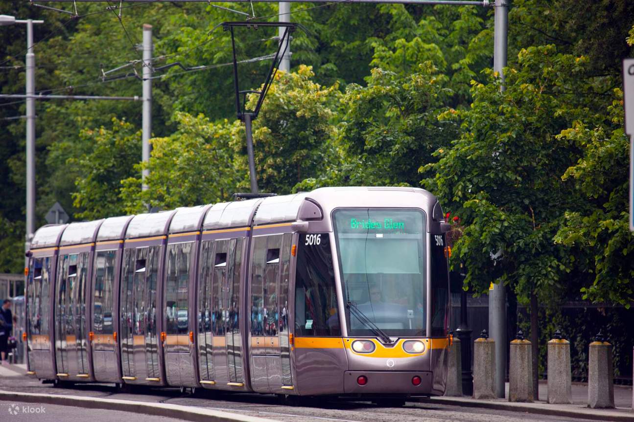 轻松使用 Luas 电车网络；点击平台验证器并搭乘