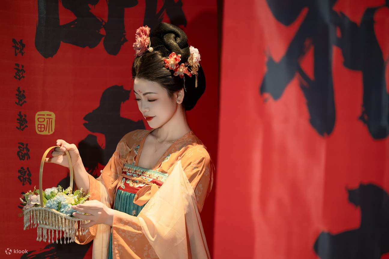 贵阳绫罗宴文化主题餐秀(贵阳必打卡宫宴餐厅+精美伴餐演出+美食盛宴+视觉盛宴+可选古代服装体验+体验古代王公贵族的快乐+中国历史文化) - Klook
