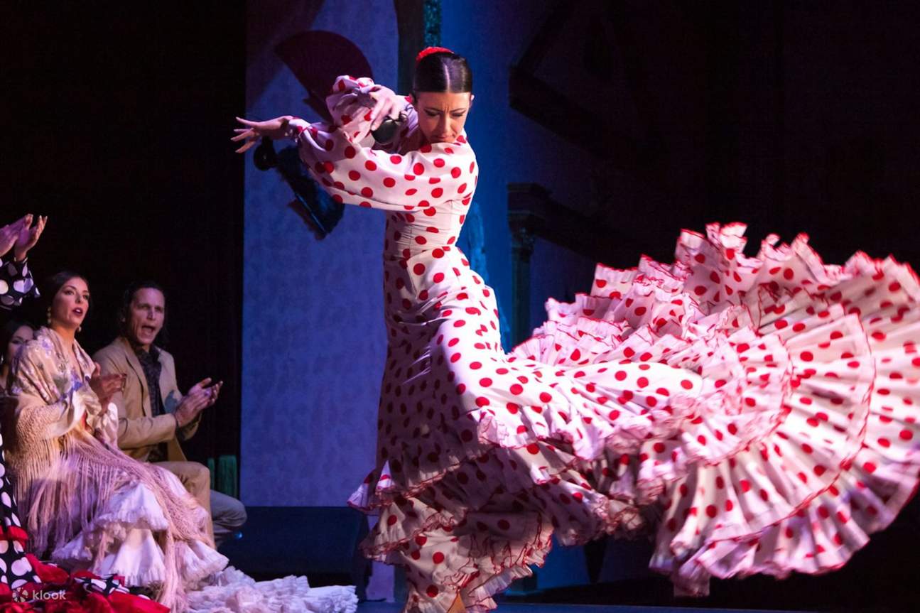 Một buổi tối với điệu flamenco truyền thống, kết hợp âm nhạc, khiêu vũ và lịch sử một cách liền mạch
