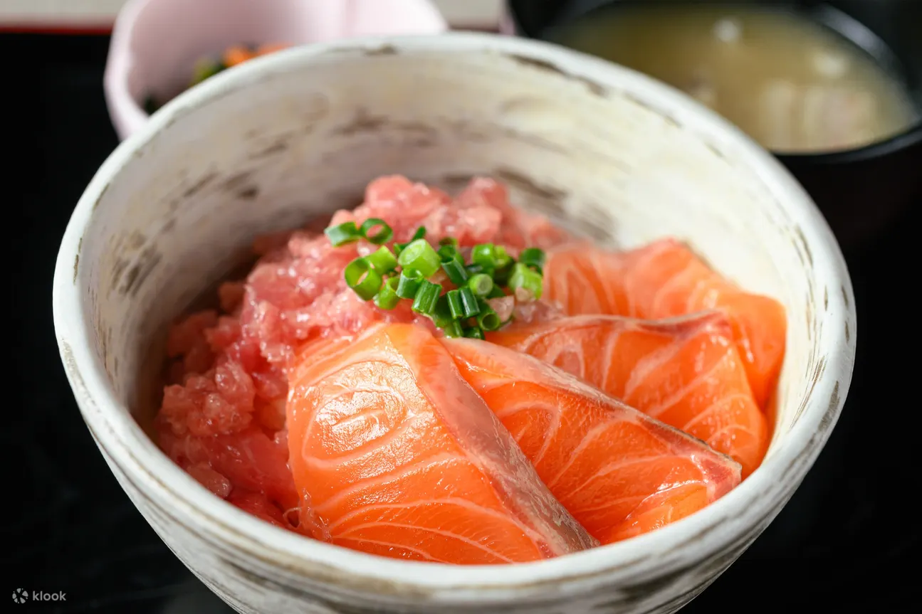 东京海鲜自助餐厅-Iroha，餐食及金枪鱼切片表演