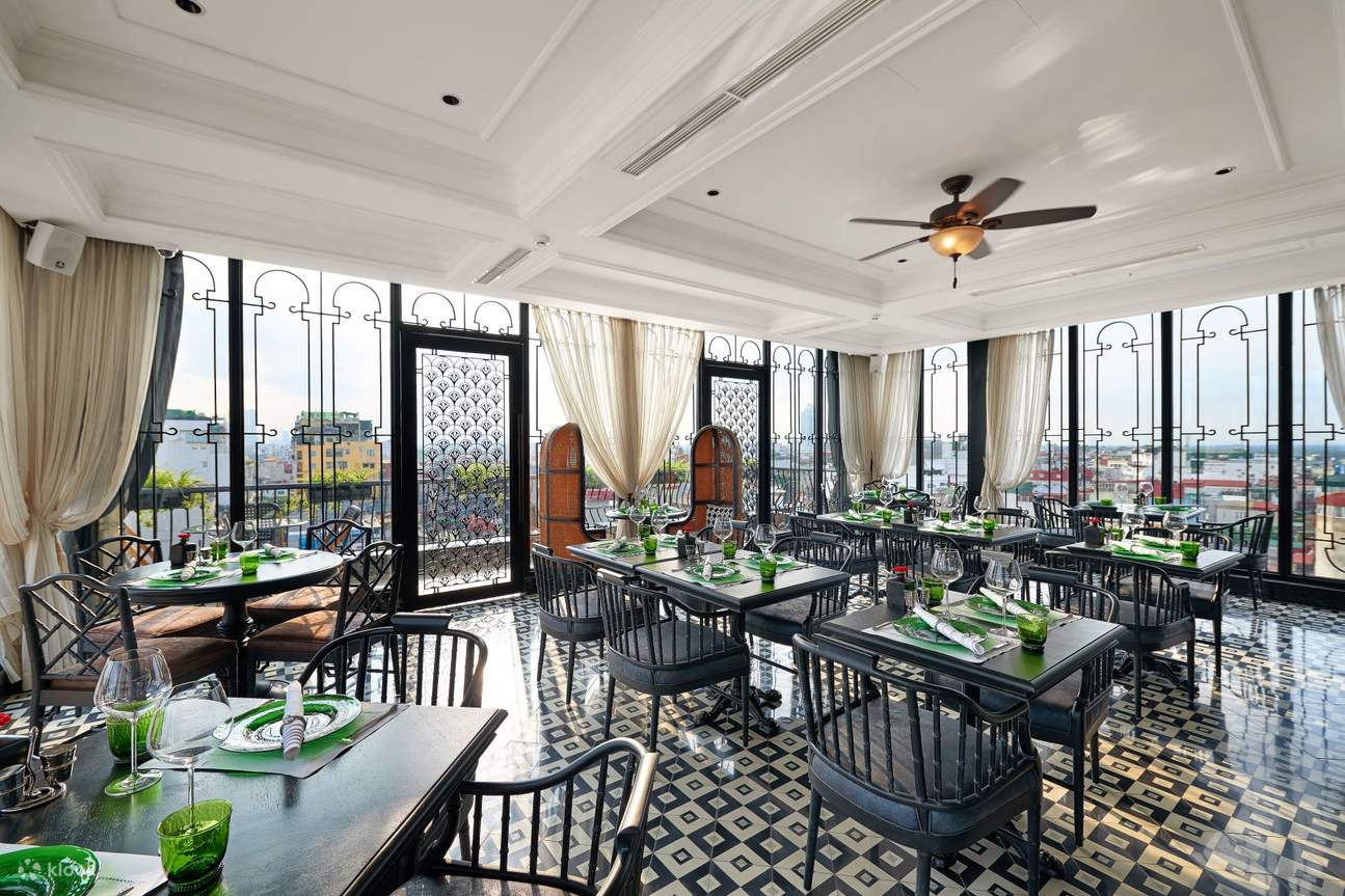 Cloud Nine Fine Dining：高空美景与越南美食