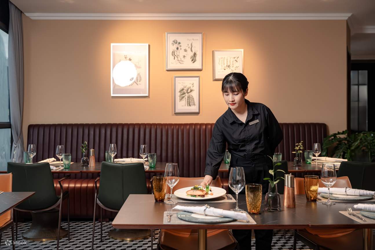 Red Bean Hang Thung: Pengalaman Bersantap Mewah Di Hanoi