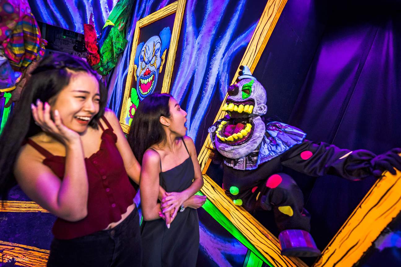Universal Studios Singapore™ Halloween Horror Nights™ 10 Express Pass