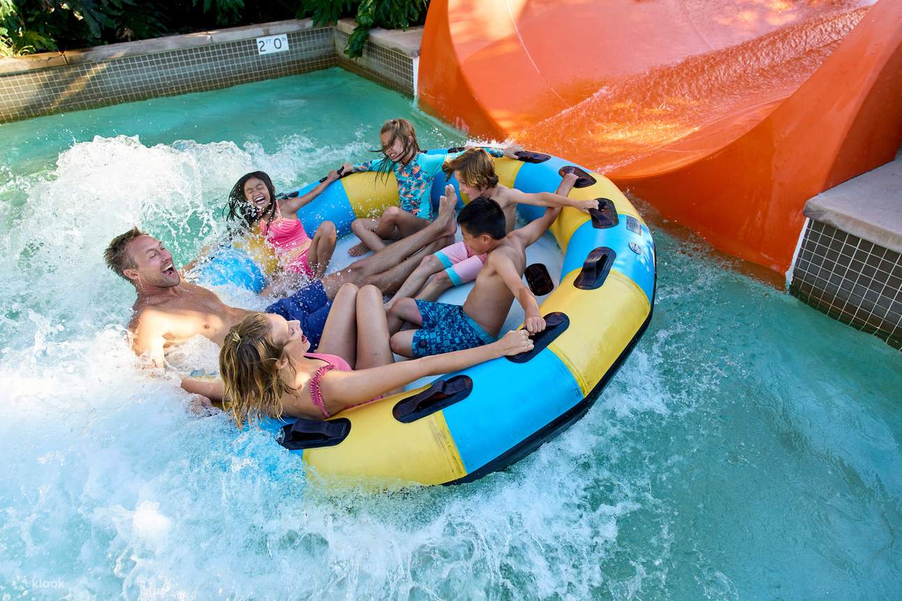 在乐高乐园水上乐园体验橙色激流