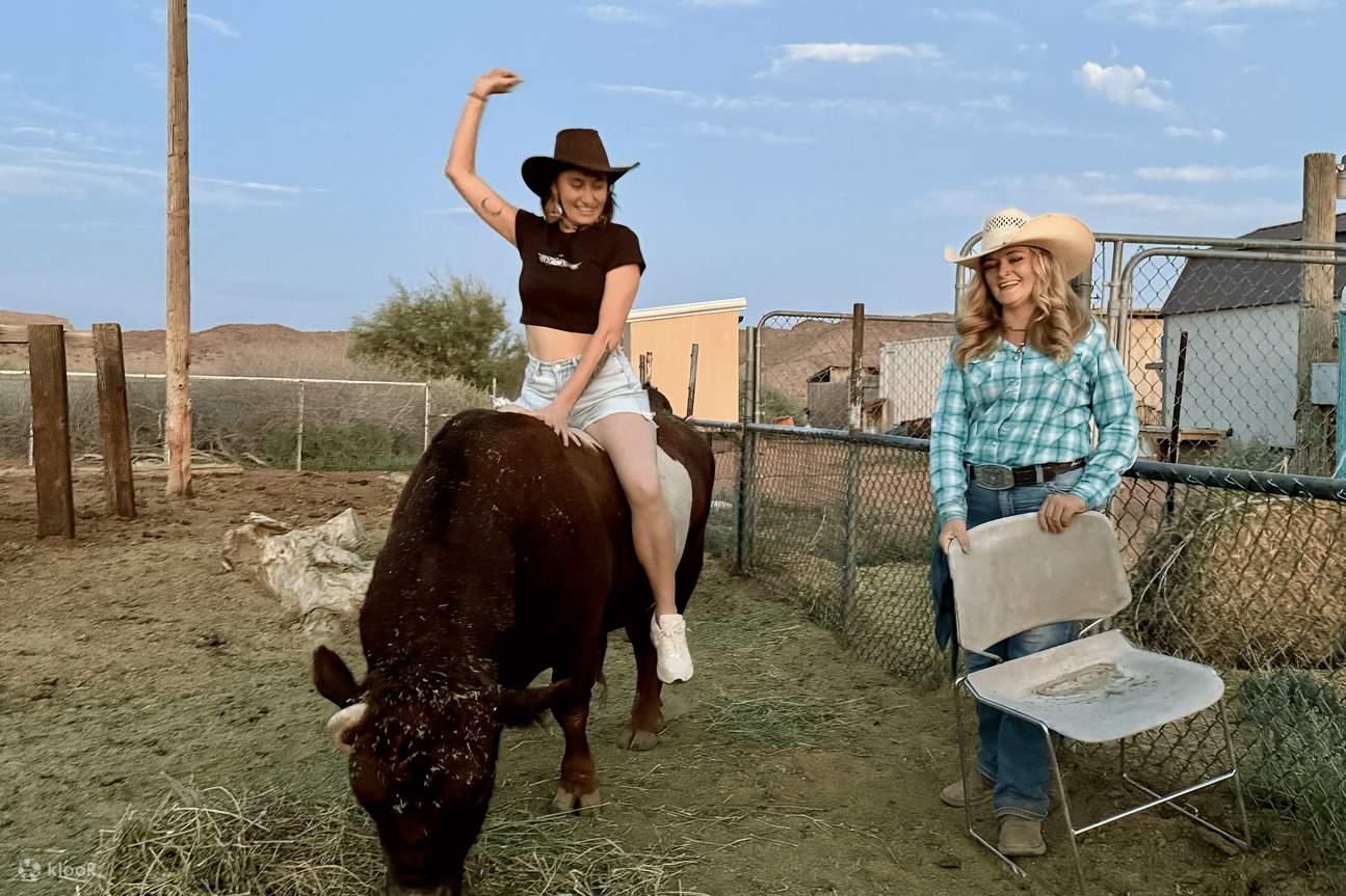 การขี่ม้าชมพระอาทิตย์ตกดินในสไตล์ไวลด์เวสต์ที่ ลาสเวกัส พร้อมอาหารค่ำบาร์บีคิว เป็นช่วงเวลาเย็นที่สมบูรณ์แบบ