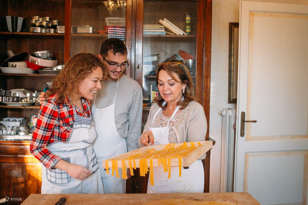 tourists enjoying pasta cooking class