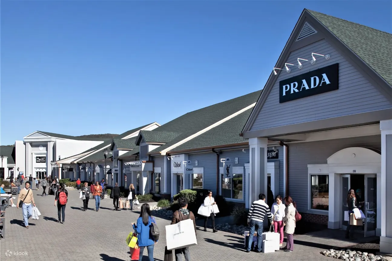 NYC: Woodbury Commons Outlet Mall Shopping Tour