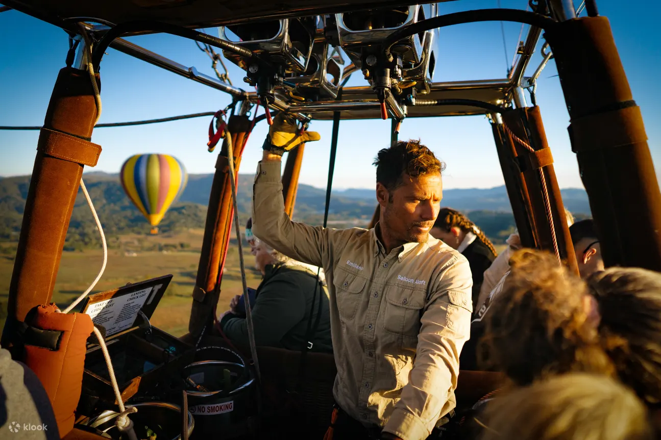 hot air balloon byron bay